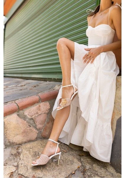 Bernardo Kadın Beyaz Keten Detayli Topuklu Bantli Sandalet