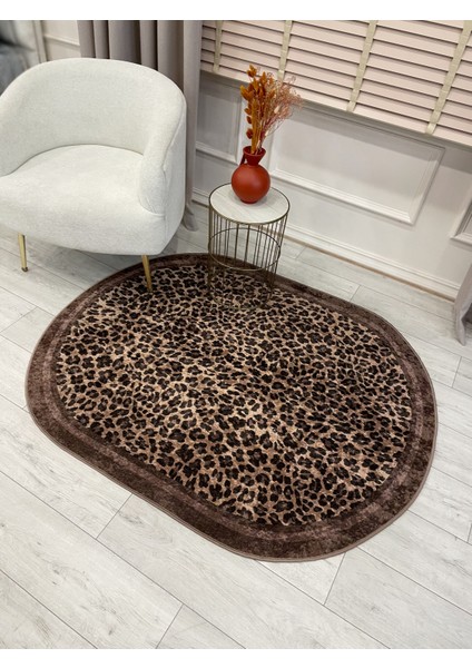 Leopar Desenli Oval Lateks Deri Halı