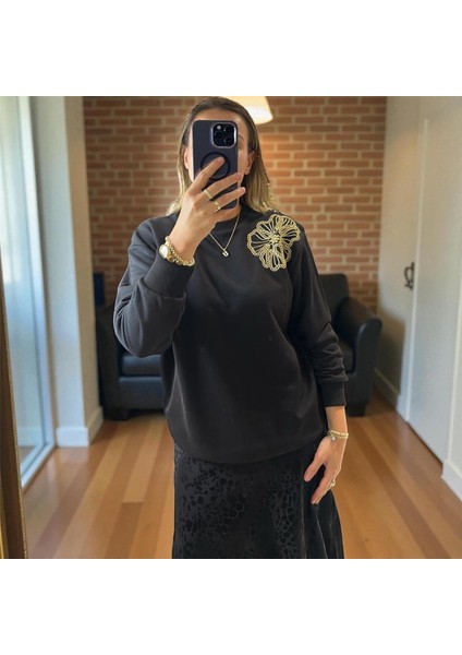 Sweatshirt Omzu Nakış Işlemi modelleri