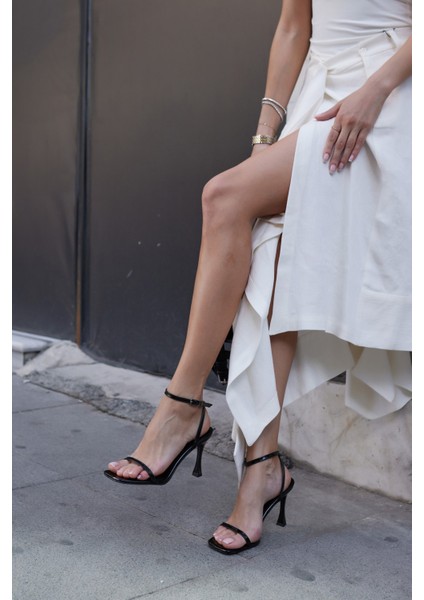 Lemina Kadın Siyah Tek Bant Topuklu Sandalet fiyatları