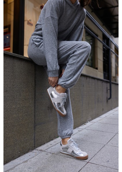 April Kadın Altın Bagcıklı Sneaker fırsatları