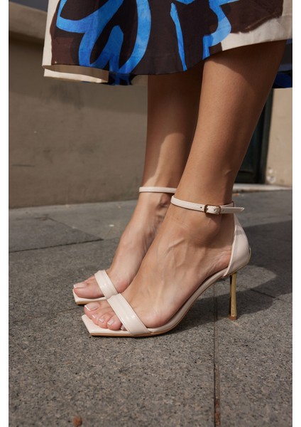 Clauss Kadın Bej Rugan Tek Bant Topuklu Sandalet indirimleri