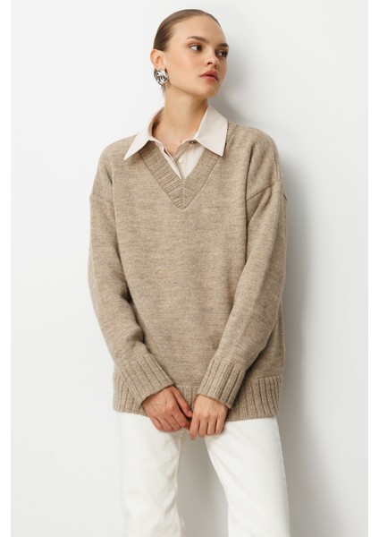 V Yaka Oversize Bej Rengi Triko Kazak fırsatları