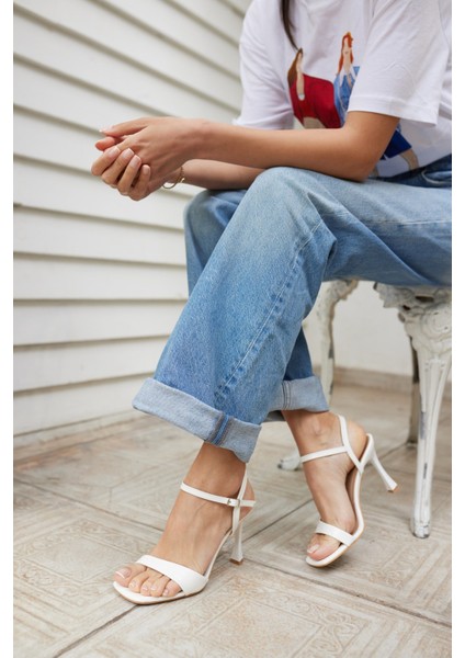 Rojo Kadın Sıyah Cılt Tek Bant Topuklu Sandalet modelleri