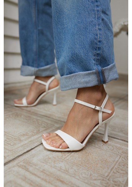 Rojo Kadın Sıyah Cılt Tek Bant Topuklu Sandalet