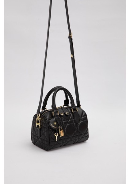 Siyah Yıldız Aksesuar Detaylı El Çantası fiyatları