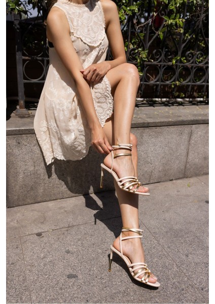 Jımmy Kadın Bej Altın Parçali Topuklu Sandalet