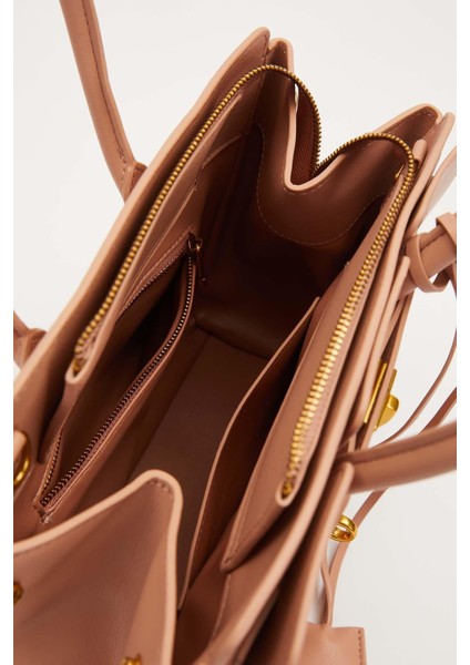 Pembe Deri Aksesuar Detaylı El Çantası modelleri