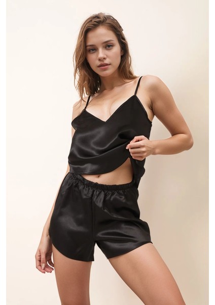 Kadın Giyim Ip Askılı & Şort Ikili Saten Takım LL.S01.EC.001 modelleri