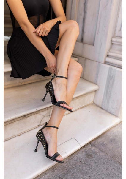 Clement Kadın Siyah Tek Bant Arka Detay Topuklu Sandalet