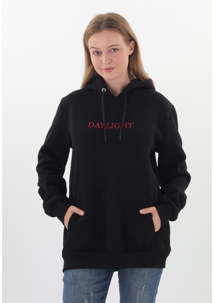Daylıght Unisex Siyah Kapüşonlu Sweatshirt (Kırmızı Nakışlı) Kanguru cep detaylı çiftlere uygun unisex kapşonlu 3 iplik 290 gram şardonlu kumaş