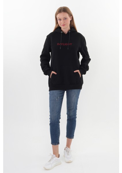 Daylıght Unisex Siyah Kapüşonlu Sweatshirt (Kırmızı Nakışlı) Kanguru cep detaylı çiftlere uygun unisex kapşonlu 3 iplik 290 gram şardonlu kumaş fiyatları
