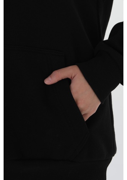 Daylıght Unisex Siyah Kapüşonlu Sweatshirt (Kırmızı Nakışlı) Kanguru cep detaylı çiftlere uygun unisex kapşonlu 3 iplik 290 gram şardonlu kumaş