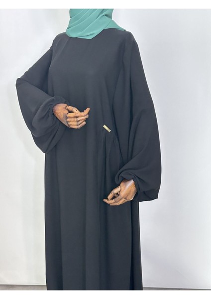 Yandan Robalı Tesettür Elbise Medine Ipegi Siyah Renk