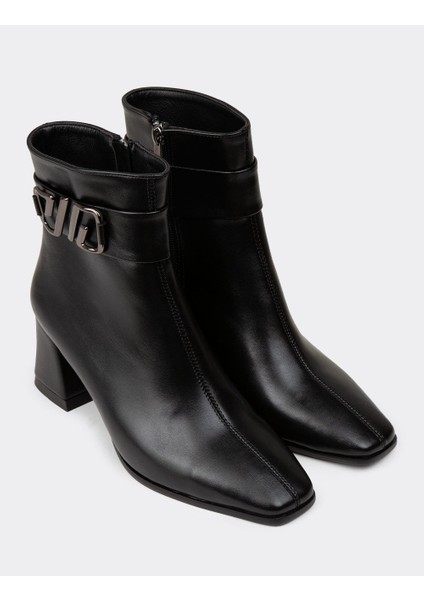 Santa Toka Detaylı Topuklu Kadın Bot Siyah indirimleri