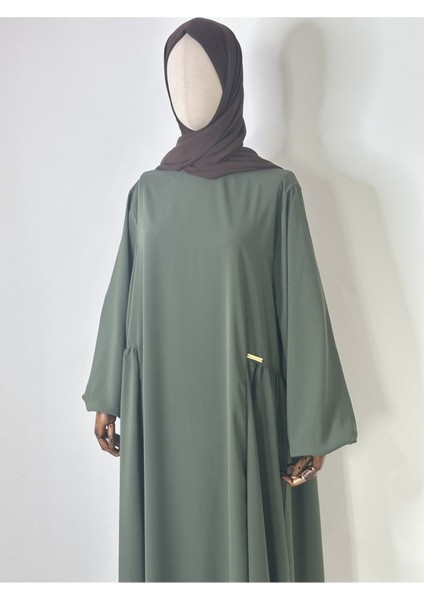 Yandan Robalı,tesettür Bol Elbise,hac ve Umre Için Uygundur Medine Ipegi Kumas Yeşil Renk modelleri