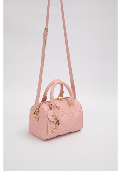 Pembe Yıldız Aksesuar Detaylı El Çantası fiyatları