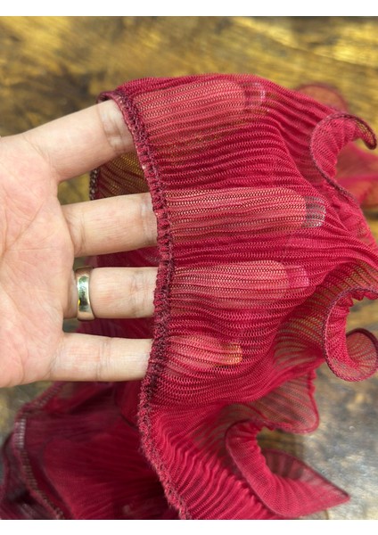 1 Metre Kesik En 9 cm Kırmızı Fırfırlı Şerit Dikiş Aksesuarı