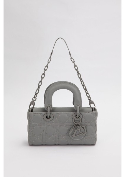 Gri Zincir Aksesuarlı Kapitone El Çantası
