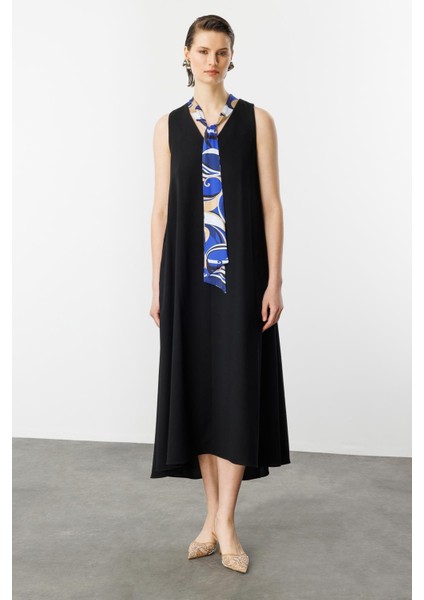 Fular Detay V Yaka Uzun Elbise-Siyah