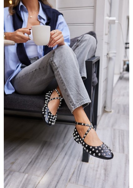 Rebecka Kadin Siyah Troklu Babet fiyatları