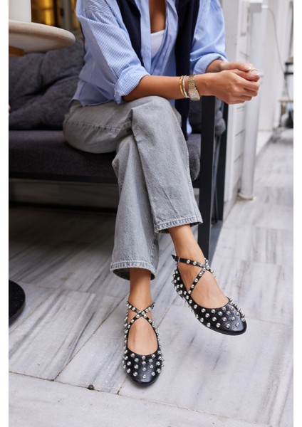 Rebecka Kadin Siyah Troklu Babet