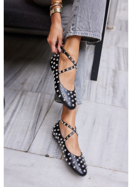 Rebecka Kadin Siyah Troklu Babet