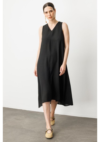 Kolsuz V Yaka Rahat Kesim Elbise-Siyah
