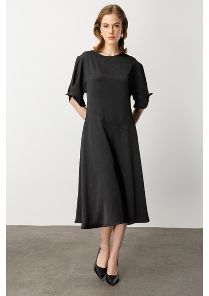 Saten Görünüm Kol Detaylı Elbise-Siyah