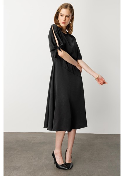 Saten Görünüm Kol Detaylı Elbise-Siyah fiyatları