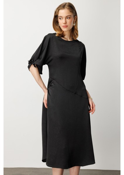 Saten Görünüm Kol Detaylı Elbise-Siyah