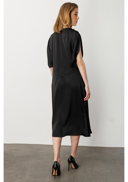 Saten Görünüm Kol Detaylı Elbise-Siyah