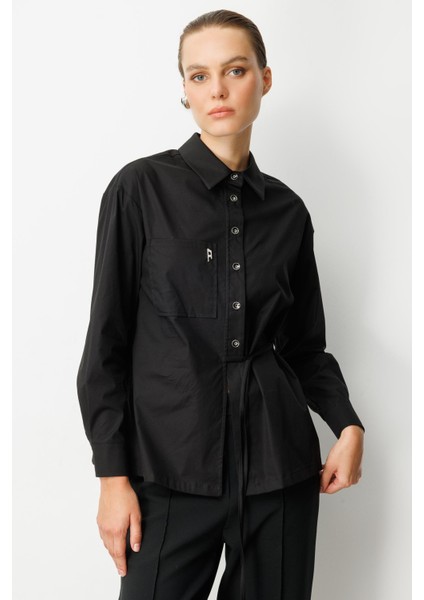 Broşlu Bağlama Detay Gömlek-Siyah