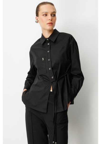 Broşlu Bağlama Detay Gömlek-Siyah