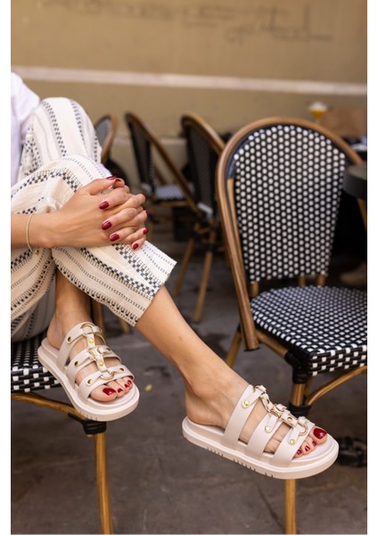 Piero Kadin Bej Deri Tozlu Metal Tokali Terlik