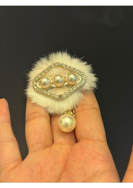 Beyaz Tüğlü Inci Zirkon Taşlı Broş Yaka Iğnesi 3x3 cm