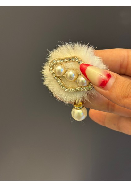 Beyaz Tüğlü Inci Zirkon Taşlı Broş Yaka Iğnesi 3x3 cm fiyatları