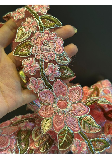 En 5 cm Varaklı Çiçekli Kesilebilen Şerit Dikiş Aplike 1 Metre modelleri