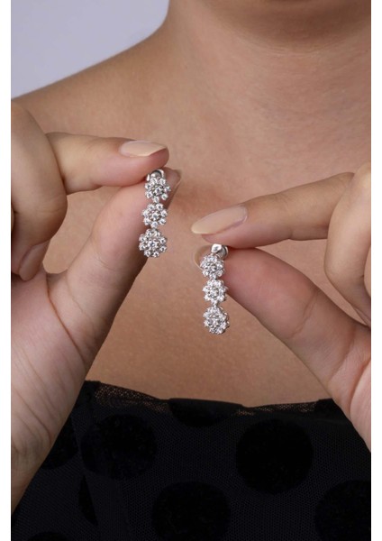 Papatya Montürlü Rodyum Kaplama 925 Ayar Gümüş Küpe modelleri