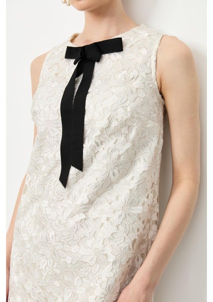 Kurdele Detaylı Dantel Elbise-Kemık indirimleri