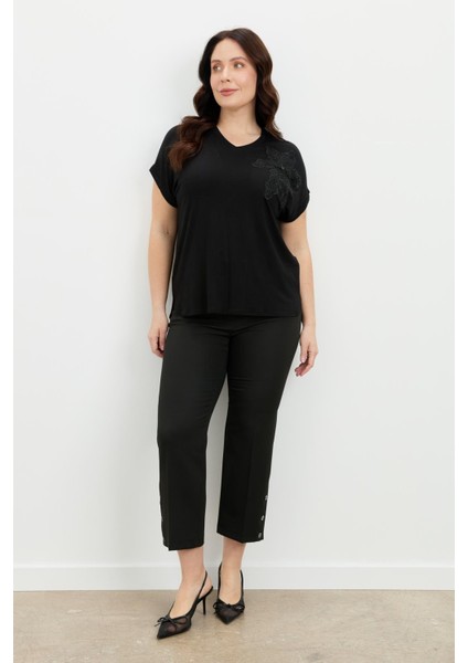 Büyük Beden Tül Çiçek Detaylı Bluz-Siyah fiyatları