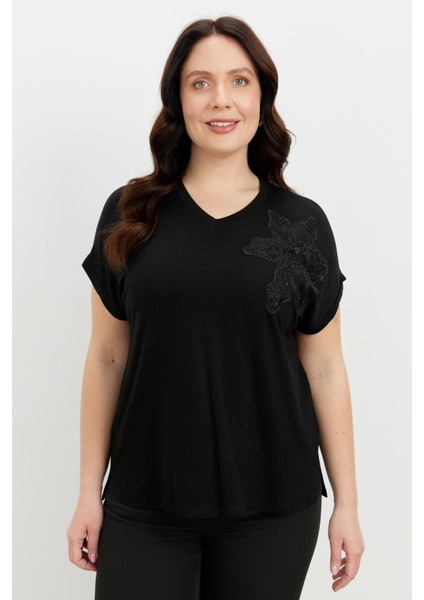 Büyük Beden Tül Çiçek Detaylı Bluz-Siyah fırsatları