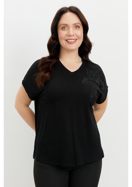 Büyük Beden Tül Çiçek Detaylı Bluz-Siyah indirimleri