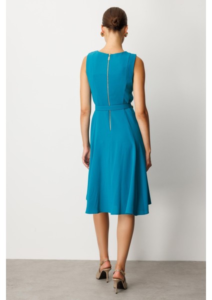 Cep Detaylı Kolsuz Krep Elbise-Turkuaz