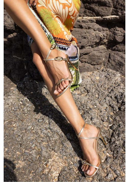 Saliba Kadin Gold Toka Detayli Topuklu Sandalet fırsatları