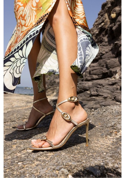 Saliba Kadin Gold Toka Detayli Topuklu Sandalet