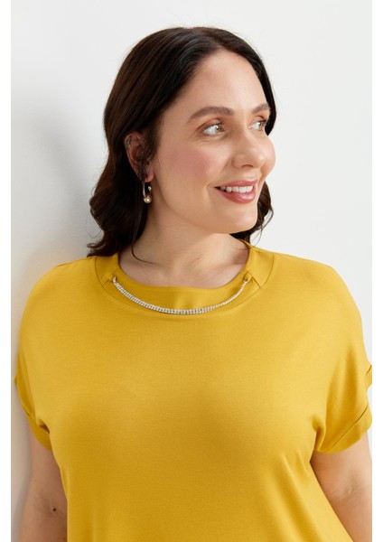 Büyük Beden Kolye Detaylı Bluz-Safran