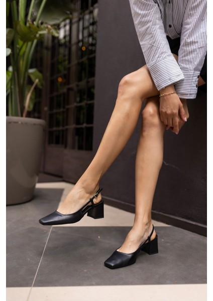 Alfama Kadin Siyah Kut Burun Kalın Topuklu Sandalet