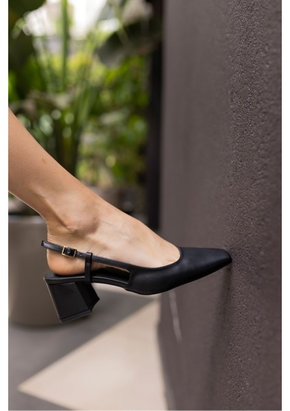 Alfama Kadin Siyah Kut Burun Kalın Topuklu Sandalet