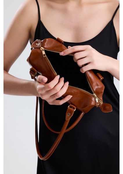 Olivra Taba Toka Detaylı Mini Kadın Omuz, Kol ve El Çantası